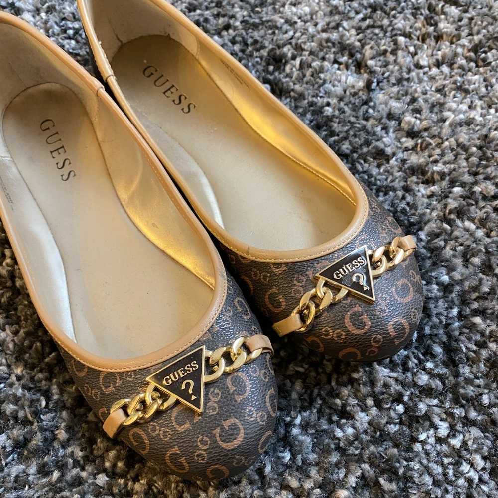 ❌SOLD❌ Guess flats